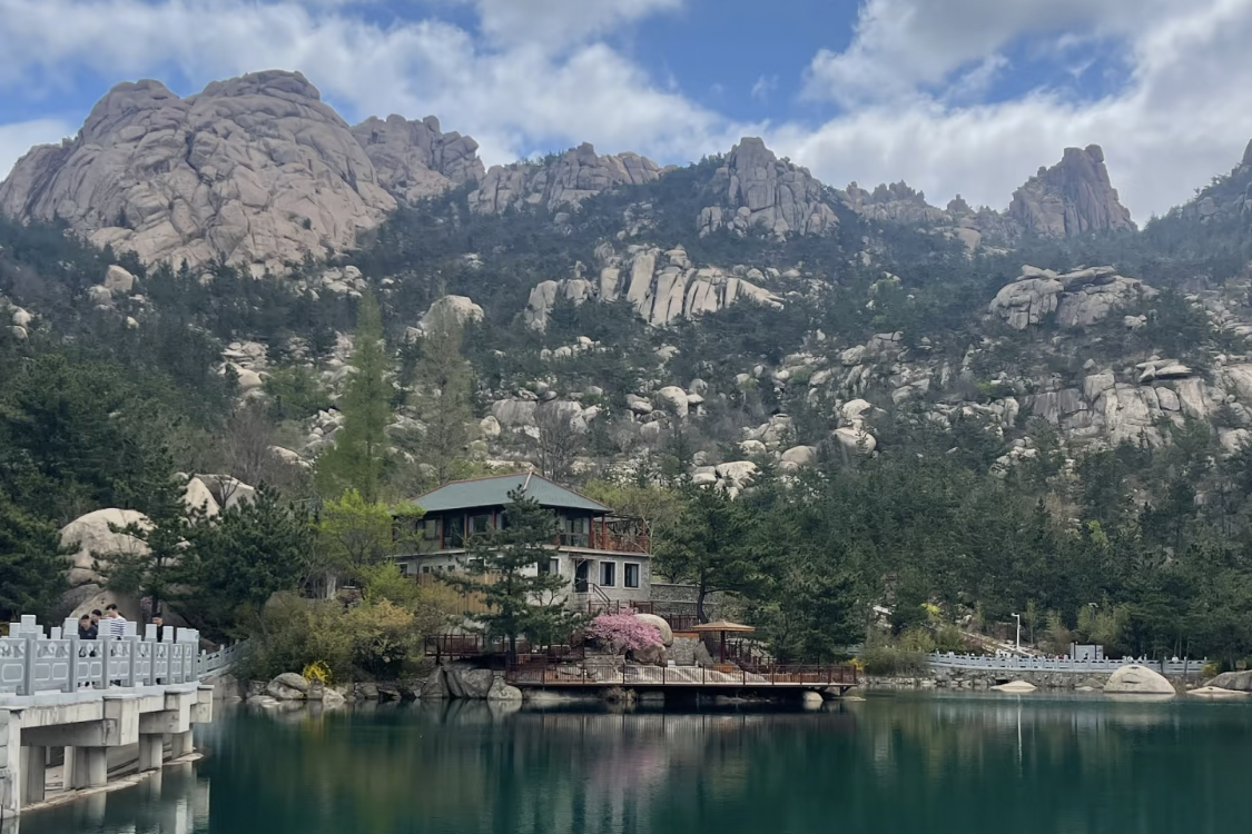 Erlongshan Industrial and Agricultural Tourism Sightseeing Area